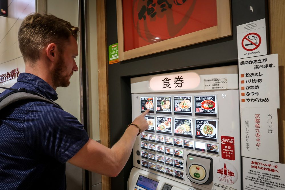 日本的拉面自动售货机