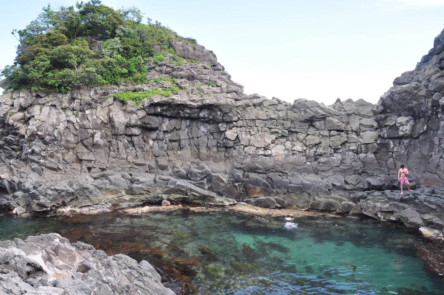 天然游泳池韩国济州岛附近的道鬼岩